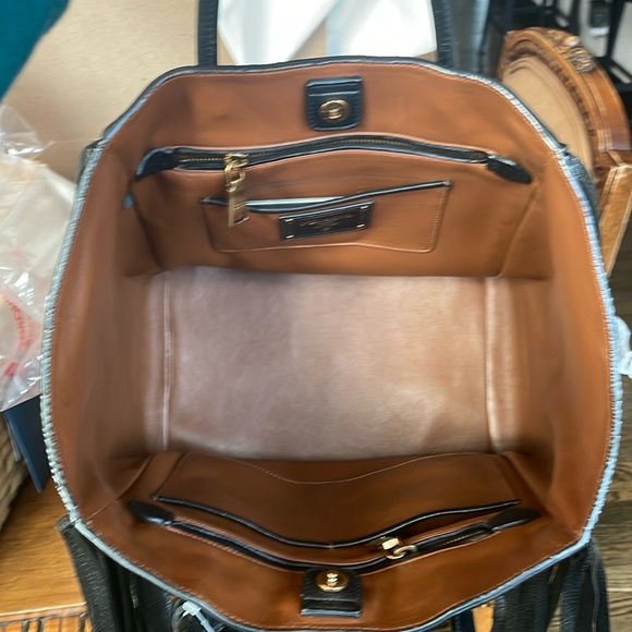 🛍HOST PICK🛍Beyond Stunning all Leather Prada Bag - Picture 8 of 16